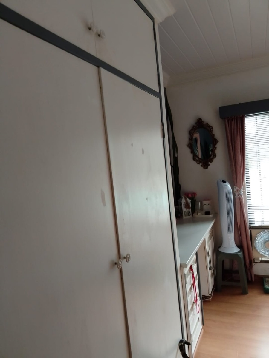 5 Bedroom Property for Sale in Lourenspark North West